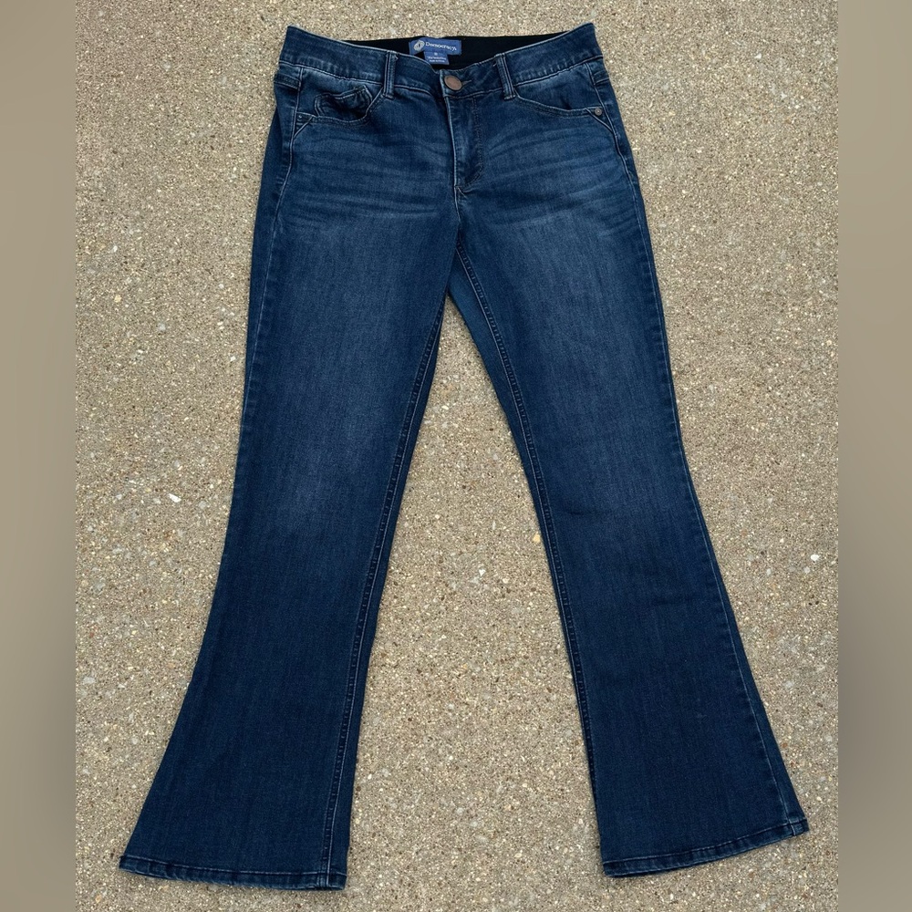 Democracy Abroad Solution Itty Bitty Bootcut Jean Size 8 Bootcut 32” inseam